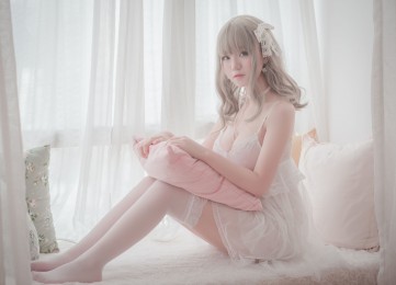 [网红COSER] Yoko宅夏 - 白色丝质连衣裙Cos系列  写真套图-套图之家