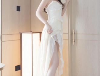 [XiuRen秀人网]-No.4985-唐安琪-米黄色吊带长裙搭配淡灰色丝袜-套图之家